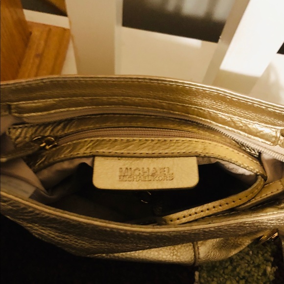 Michael kors crossbody bag- authentic - Picture 3 of 5